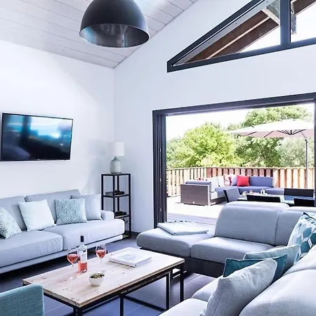 Villa Eau De Roche En Rooms, Heated Pool, Sauna Jacuzzi *