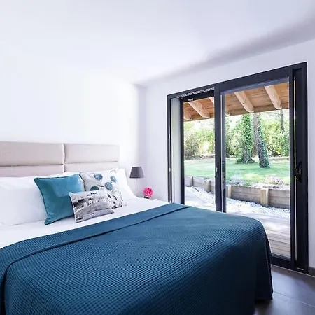 Eau De Roche En Rooms, Heated Pool, Sauna Jacuzzi